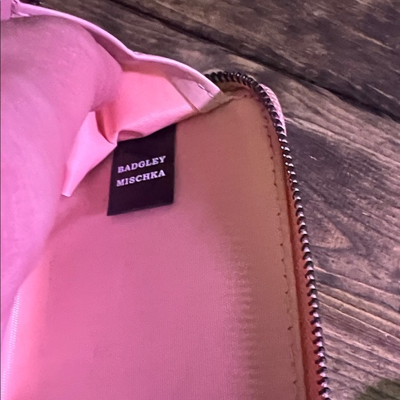 NWT Badgley Mischka Blush Croc-Embossed Wallet - Picture 7 of 7